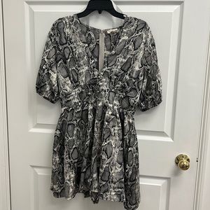 Main Strip romper with pockets